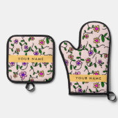 Kleurrijke bloemen, roze achtergrond, geel ovenwant & pannenlap set (Voorkant)