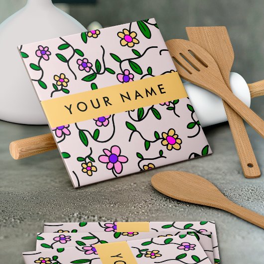 Kleurrijke bloemen, roze achtergrond, geel tegeltje