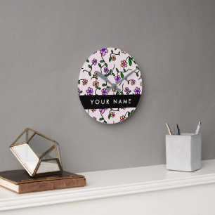 Kleurrijke bloemen, roze achtergrond, zwart ronde klok