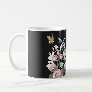 Kleurrijke bloemen, vlinders, longen illustratie. koffiemok