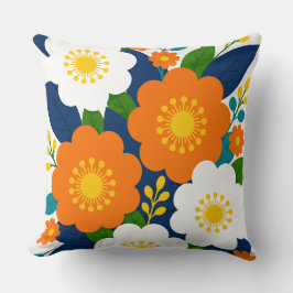 Kleurrijke bloemkunst met oranje en witte bloesems kussen