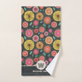 Kleurrijke Boho Scandi Folk Floral familienaam Bad Handdoek (Handdoek)