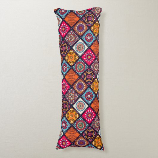 kleurrijke boho - stijl lichaamskussen (Voorkant Verticaal)
