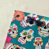 Kleurrijke Boho Sugar Skulls gepersonaliseerd Strandlaken (In situ)