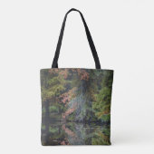 Kleurrijke bomen reflecteren op het kalme water tote bag (Achterkant)
