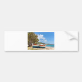 Kleurrijke boot op het Griekse strand Bumpersticker (Voorkant)