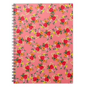 Kleurrijke bos bloemen met een pink achtergrondse notitieboek