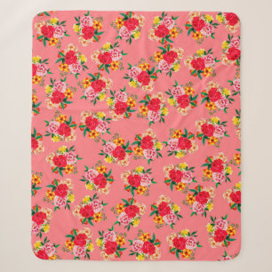 Kleurrijke bos bloemen met een pink achtergrondse sherpa deken