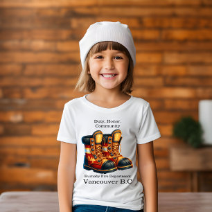 Kleurrijke brandweerlaarzen klaargemaakt voor acti t-shirt