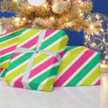 Kleurrijke brede strepen Modern Christmas Green Re Cadeaupapier<br><div class="desc">Een vet inpakpapier voor uw geschenken met brede strepen in jade groen,  roos rood,  en een knallende peer groen. Modern,  kleurrijk,  helder en vrolijk en vol levendige vrolijkheid,  zal deze maximalistische cadeauverpakking een statement maken onder de kerstboom of op feestjes. Bijpassende cadeau-labels en meer beschikbaar.</div>