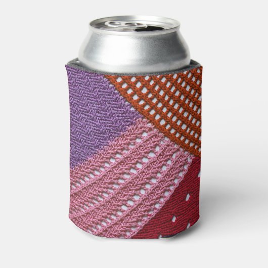 Kleurrijke brei: Abstracte patchwork textuur. Blikjeskoeler (Blikje Achterkant)
