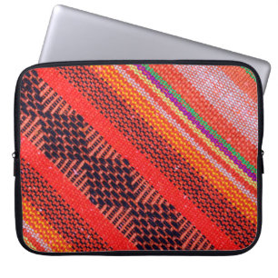 Kleurrijke breikleding met meerdere kleuren van he laptop sleeve