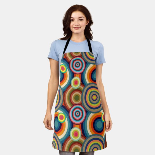 Kleurrijke Bullseyes Schort (Gedragen)