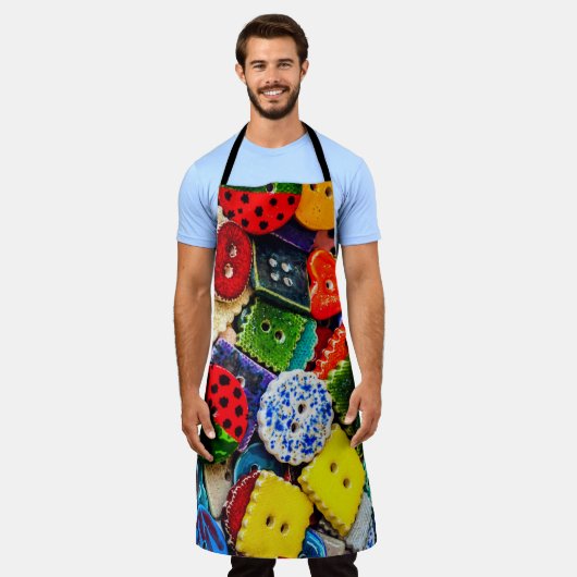 Kleurrijke Buttonnen Schort (Gedragen)