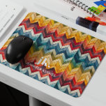 Kleurrijke Chevron Monogram Regenboog Muismat<br><div class="desc">Presenteren van ons stijlvolle monogram ontwerp, met grote typografische initialen in een tijdloos klassiek lettertype, aangevuld met jouw naam hieronder en versierd met chique regenboogkleurige chevron strepen. Gepersonaliseerde muismat is de perfecte oplossing voor een flauw bureau. Omhelsd door collega's, leraren en vrienden, zijn onze monogram muismatten zeker een hit. Trakteer...</div>