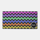 Kleurrijke Chevron Vibrant Koel retro Monogram Bureaumat (Voorkant)