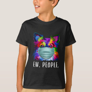 kleurrijke chihuahua - jonge hond die een gevelmas t-shirt