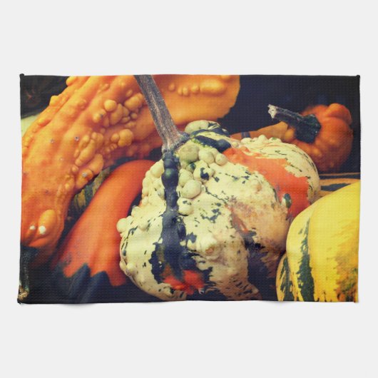 Kleurrijke decoratieve bronnen sluiten Herfst dich Theedoek (Horizontaal)