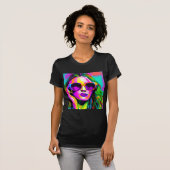 Kleurrijke Digitale Kunst Dame in Zonnebril T-shirt (Voorkant volledig)