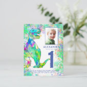 Kleurrijke dinosaurus 1e verjaardagsfeest uitnodiging briefkaart (Staand voorkant)