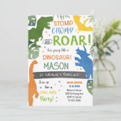 Kleurrijke dinosaurussen verjaardagsfeestuitnodigi kaart (Staand voorkant)