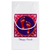 kleurrijke diwali rangoli met voetafdruk klein cadeauzakje (Achterkant)
