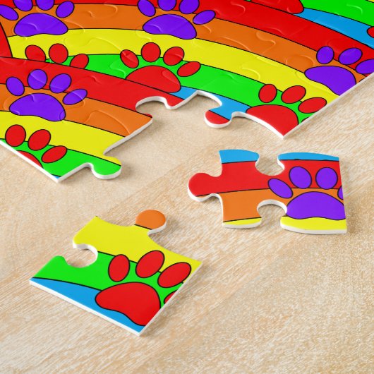 Kleurrijke dog schildert afdrukken op regenboogach legpuzzel (Zijkant)
