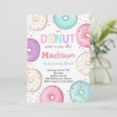 Kleurrijke Donuts Sprinkle Kids Verjaardagsuitnodi Kaart (Staand voorkant)