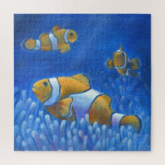 Kleurrijke drievoudige clownvis in acryl kunstprin legpuzzel
