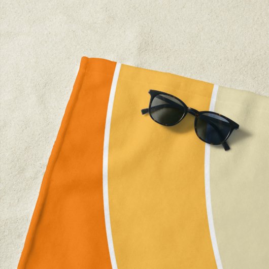 Kleurrijke dubbele bogen in retro-stijl strandlaken (In situ)