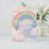 Kleurrijke eenvoudige regenboog en wolken bedankkaart (Staand voorkant)