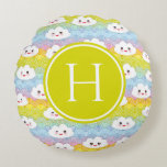 Kleurrijke Emoji Kawaii Wolken Patroon Monogram Rond Kussen<br><div class="desc">Voeg een leuke accent toe aan je woonkamer of slaapkamer met dit adorable monogramkussen.  Het bevat kawaii wolken met een kleurrijk golvend patroon. Personaliseer dit wolkenkussen door een monogram toe te voegen. Dit kawaii ronde kussen is perfect als een persoonlijk cadeau.</div>