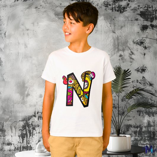 Kleurrijke en leuke Monogram N Tribal en Doodle St T-shirt