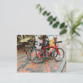 Kleurrijke fietsen op het Sidewalk Briefkaart (Staand voorkant)