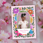 kleurrijke flora Arch Foto Girls Birthday Kaart<br><div class="desc">Dit prachtige verjaardagsfoto-wenskaart is voorzien van een handgetekend bloemontwerp in magenta / fuchsia roze, oranje, gouden geel, paars, blauw en groen boven een aangepaste kleur achtergrond (getoond in lichtroze). De stijl van het bloemetjesontwerp is bijna grillig als / pastels. Een ovaal/boogvormig lijst markeert een foto van het speciale meisje in...</div>