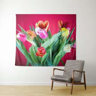Kleurrijke foto van florale veer met rode achtergr wandkleed