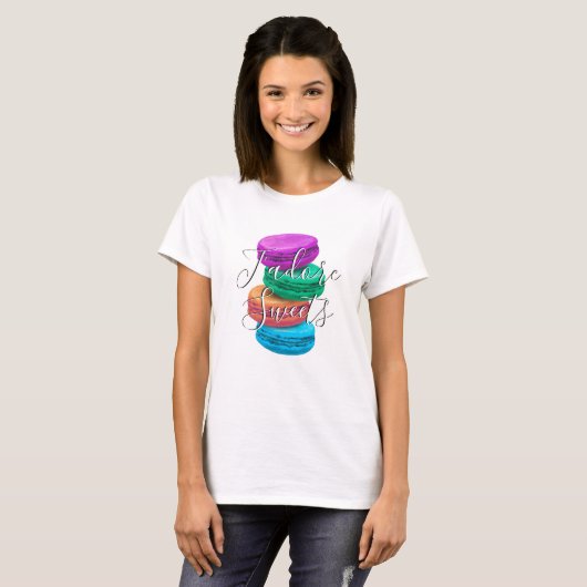 Kleurrijke Franse macarons illustratie op shirt (Voorkant volledig)