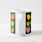 Kleurrijke fruitige mok van de reuzenkoffiesmaak (Achterkant)