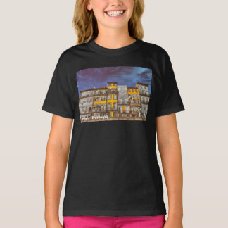 Kleurrijke gebouwen van Ribeira District in Porto T-shirt