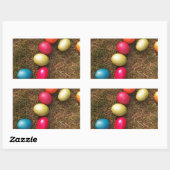 Kleurrijke gekleurde eieren in de tuin, paaseieren rechthoekige sticker (Vel)