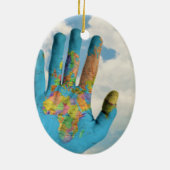 Kleurrijke gekleurde Wereldkaart in handen, kunstf Keramisch Ornament (Achterkant)