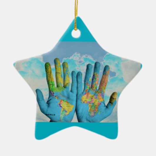 Kleurrijke gekleurde Wereldkaart in handen, kunstf Keramisch Ornament (Voorkant)