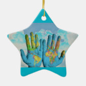 Kleurrijke gekleurde Wereldkaart in handen, kunstf Keramisch Ornament (Achterkant)