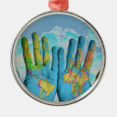 Kleurrijke gekleurde Wereldkaart in handen, kunstf Metalen Ornament (Voorkant)