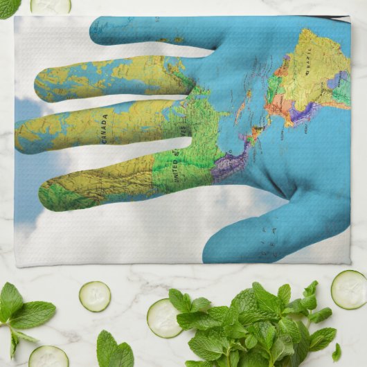 Kleurrijke gekleurde Wereldkaart in handen, kunstf Theedoek (Gevouwen)