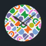 Kleurrijke geometrische vormen ronde klok<br><div class="desc">Een kleurrijk en modern ontwerp met geometrische uitsnijdsels. Dit speelse ontwerp is geïnspireerd op retro, moderne stijl uit het midden van de eeuw en zou geweldig zijn voor de moderne thuisruimte, speelruimte of speelruimte in het kind. De kleuren in dit abstracte patroon zijn blauw, paars, roze, groen, geel, roze en...</div>