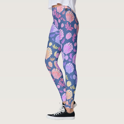 Kleurrijke gepersonaliseerde Monogram Seashell Pat Leggings (Links)