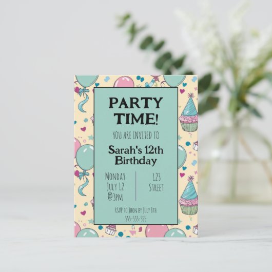 Kleurrijke gepersonaliseerde verjaardagsuitnodigin uitnodiging briefkaart (Staand voorkant)