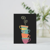 Kleurrijke gestapelde thee/koffiekopjes, stoomhete briefkaart (Staand voorkant)
