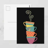 Kleurrijke gestapelde thee/koffiekopjes, stoomhete briefkaart (Voorkant / Achterkant)
